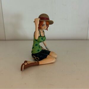 Nami wearing Luffys hat One piece figurine